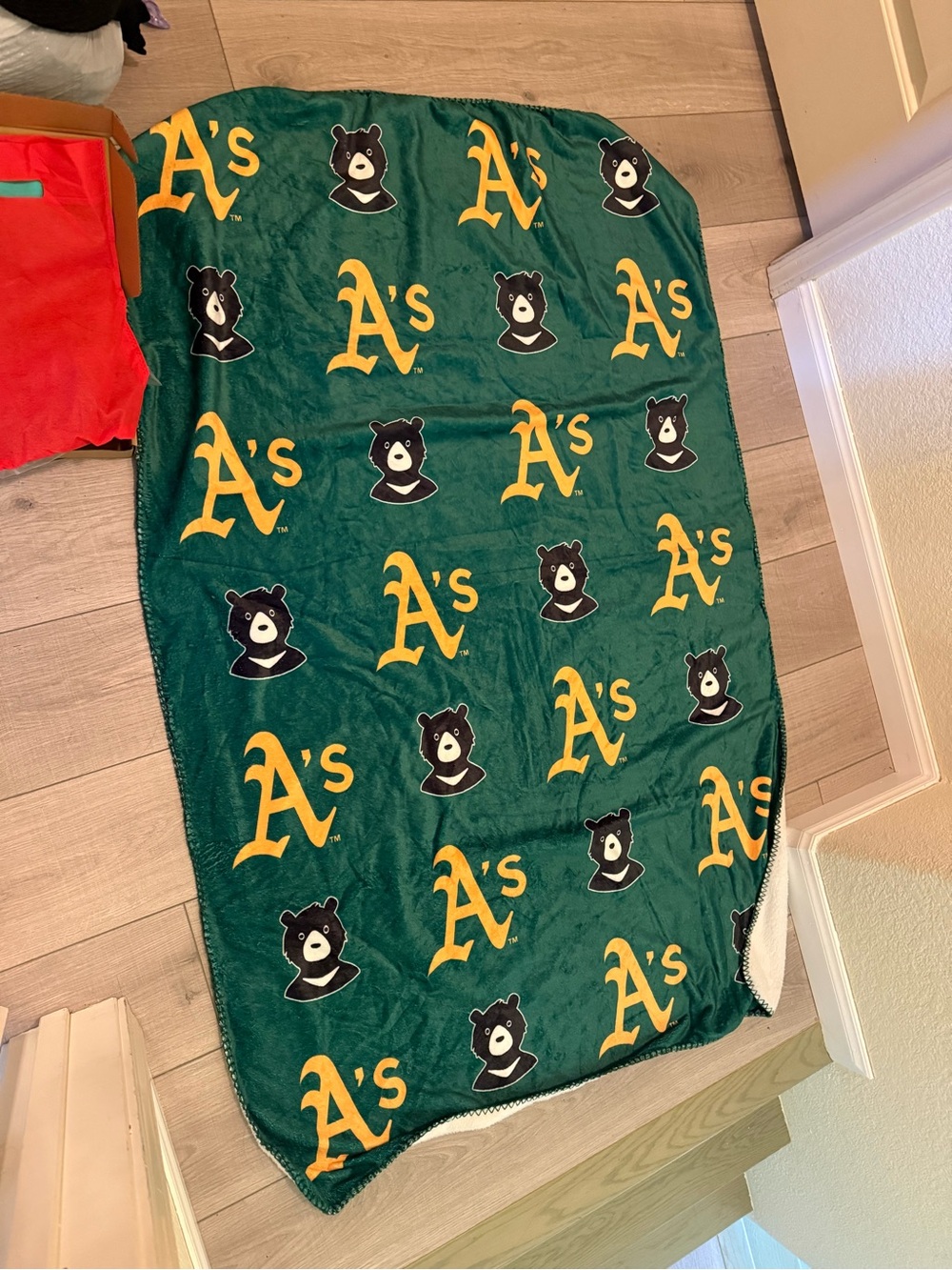 Oakland A's feat. Taiwan Black Bear Plush Throw Blanket (36*58)